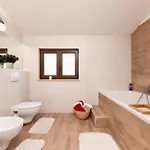 Casa Noemi פורץ